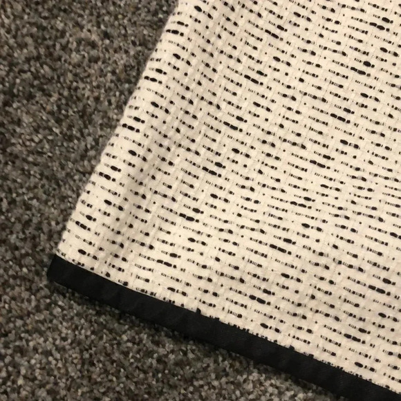 Vera Wang Skirt Size 4 Lavender Label Designer Elegant Workwear - Picture 2 of 5